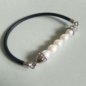 NWOT Lia Sophia Pearl Bracelet